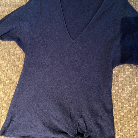 Cashmere Vneck sweater with tie detail on bottom - Picture 3 of 5